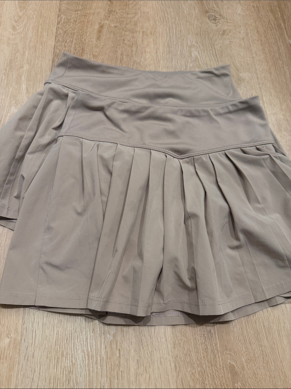 Set of 2 Pleated Athletic Uniform Skorts in Tan/Khaki